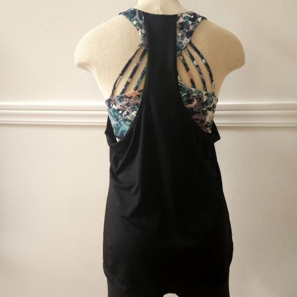 Colosseum tank top size Medium - Picture 9 of 9